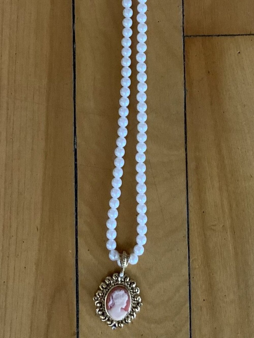 Vintage Vendome Simulated Pearl Necklace w/Cameo Pendant